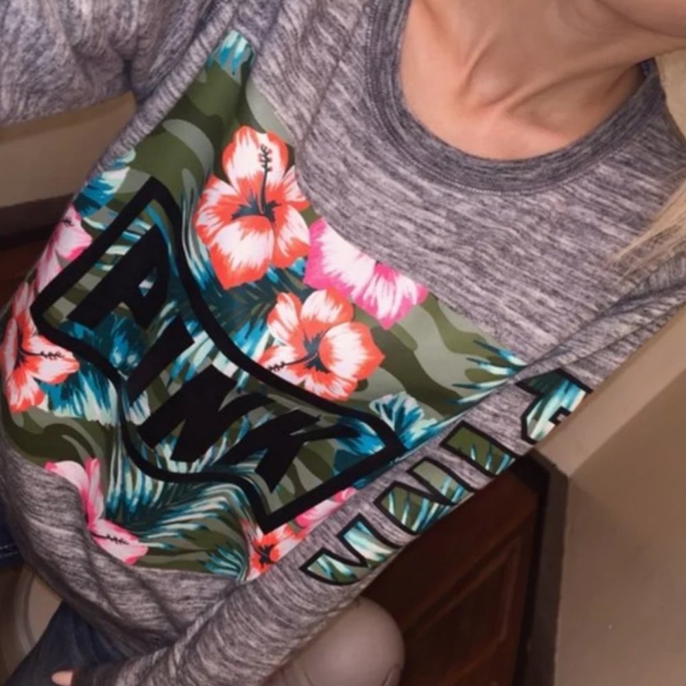 Rare 😍 😍vs pink tropical crew sweater size small - Picture 6 of 6
